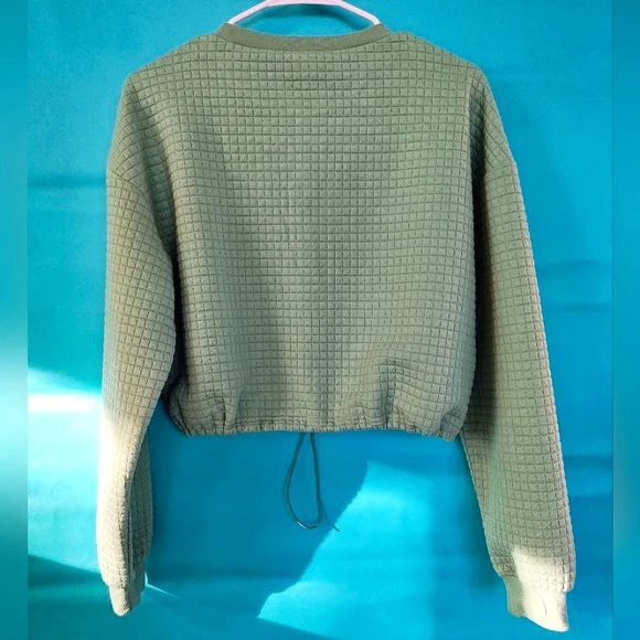 Rue21 Cropped Crewneck - Picture 2 of 5